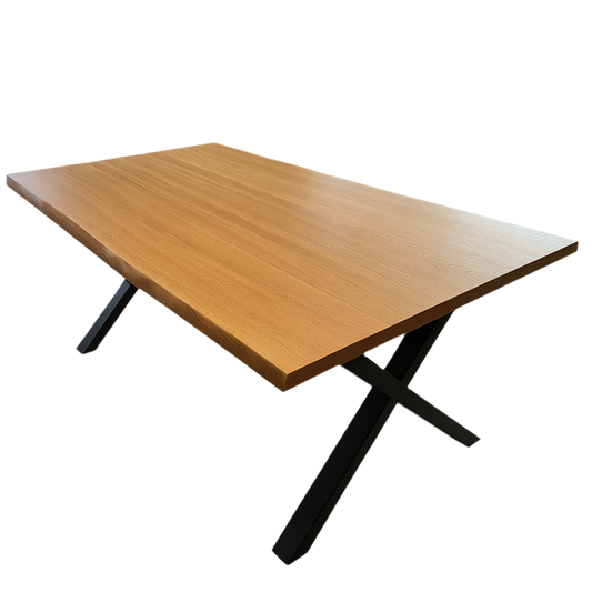 Massivholztisch aus Eiche nach Maß – 4 cm starke Tischplatte mit Baumkante & X-Beinen