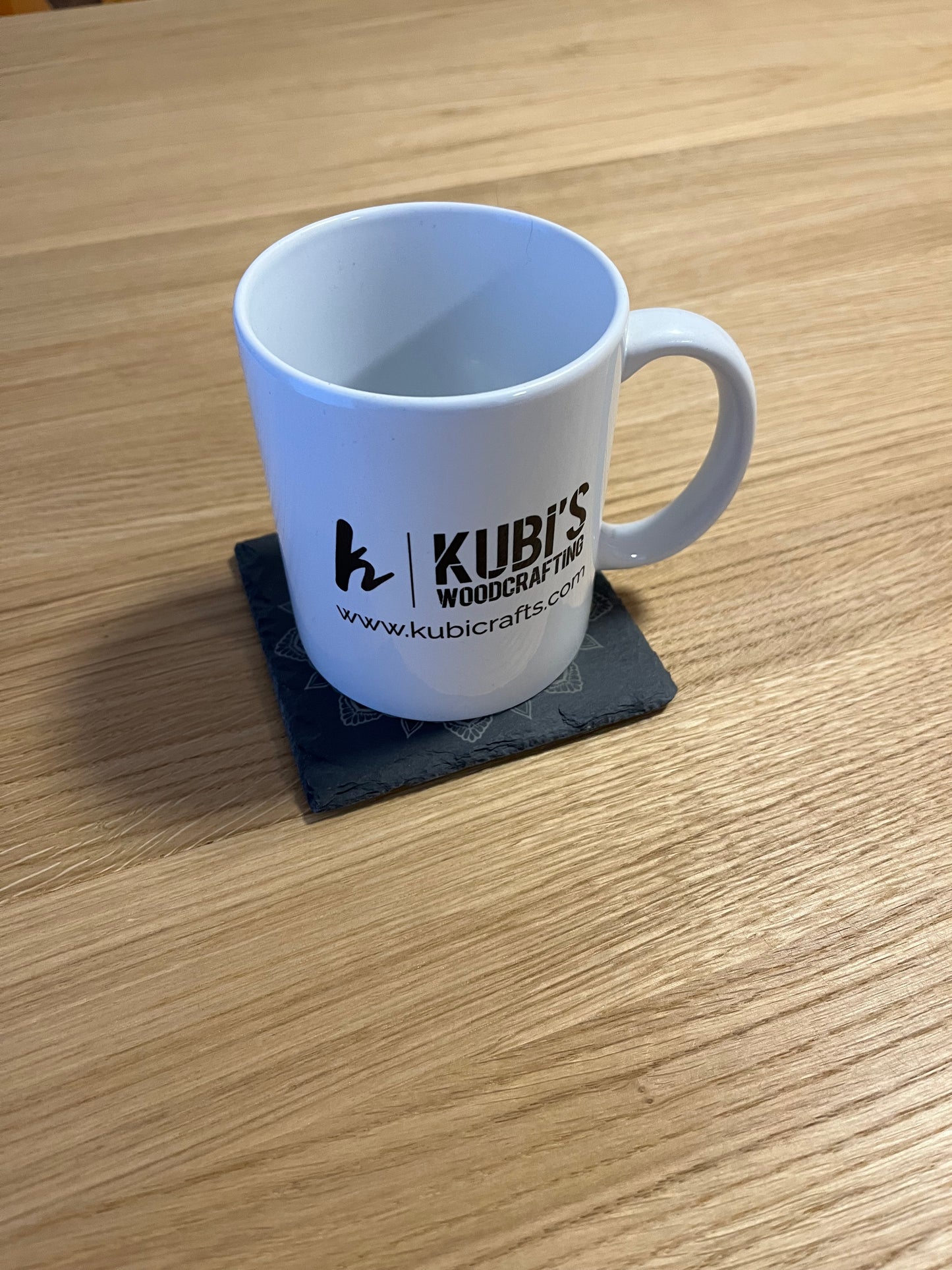 Schiefer Untersetzer - Tassenuntersetzer 10x10 cm grau  –  Mandala Motiv