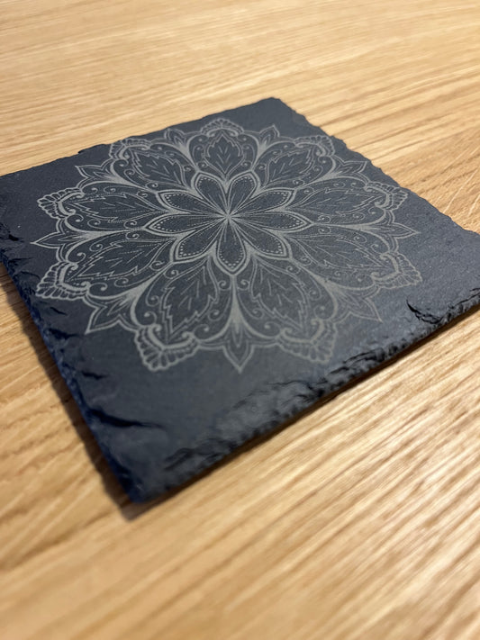 Schiefer Untersetzer - Tassenuntersetzer 10x10 cm grau  –  Mandala Motiv