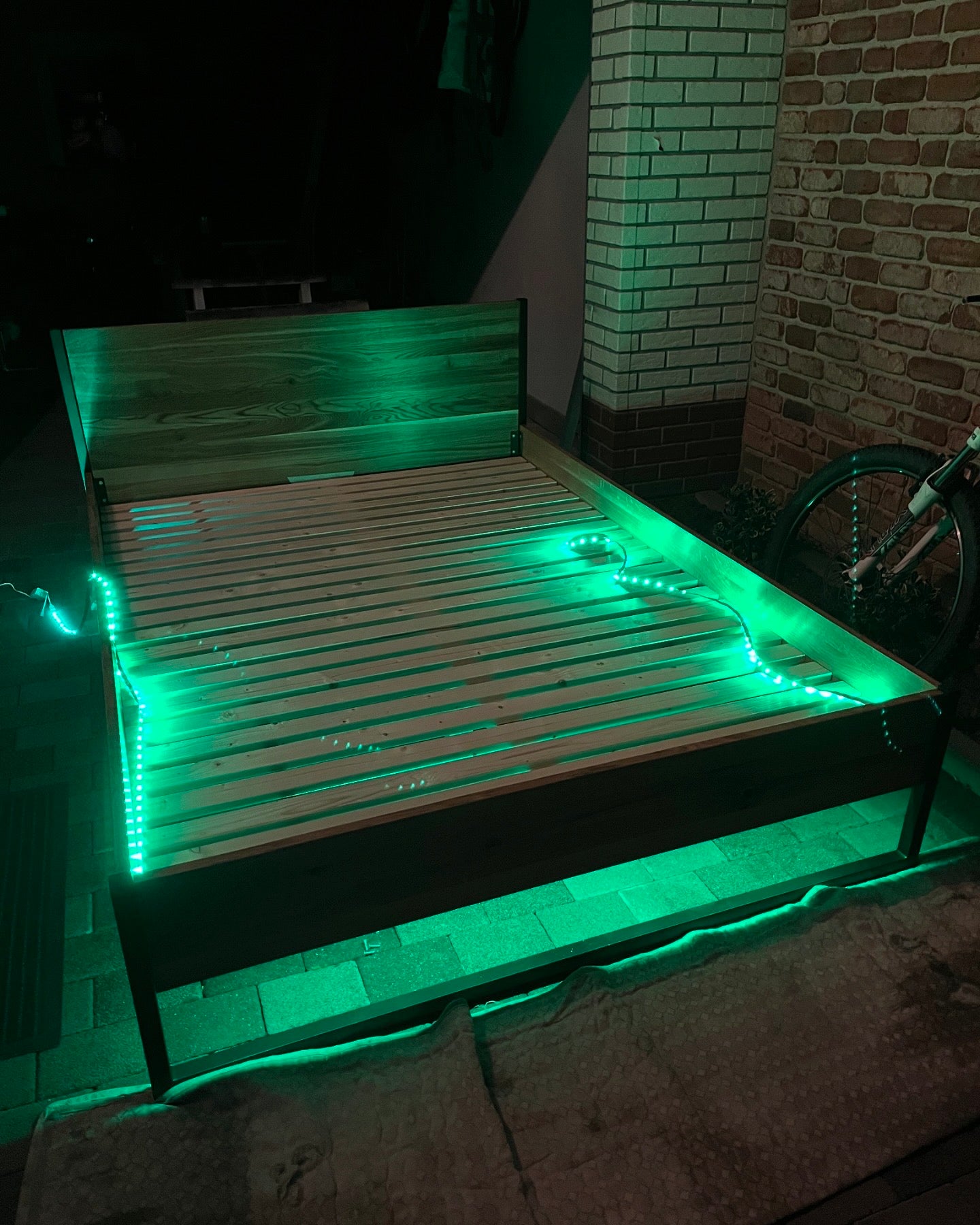 Industrial Oak Bed – Loftbett aus Eiche & Stahl